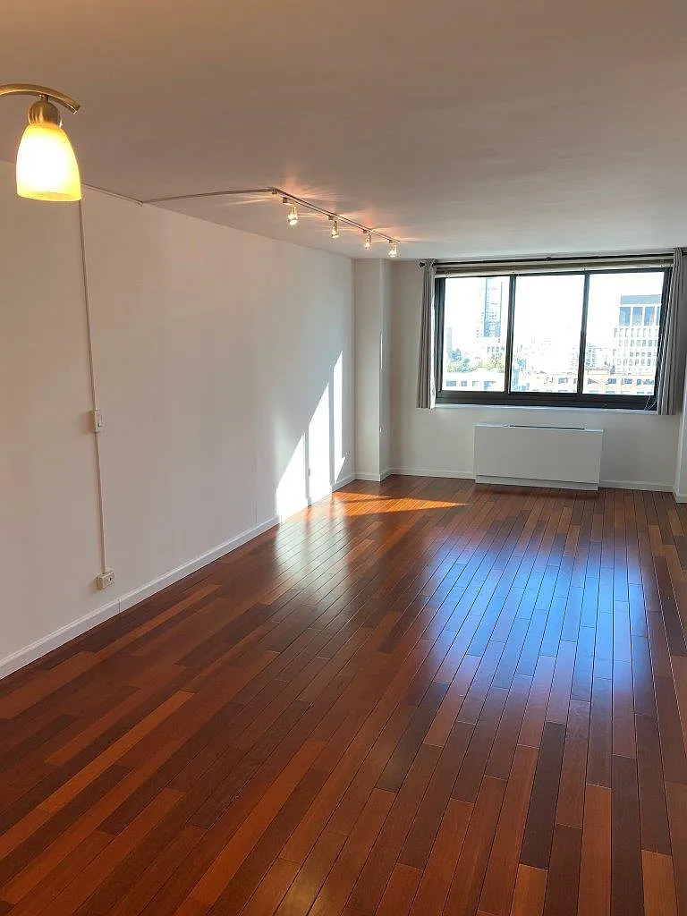 347 West 57th Street — Photo 2
