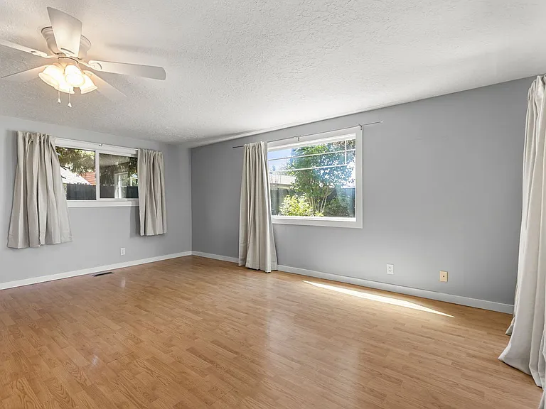 19316 NE Couch St — Photo 12