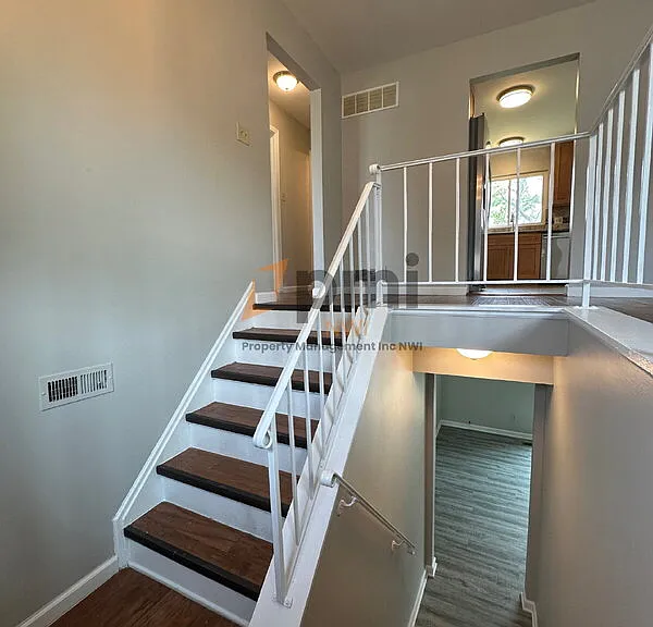 1031 W 59th Pl — Photo 3