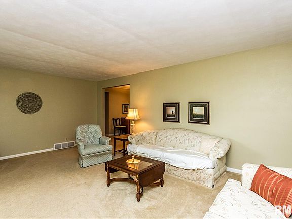 4th image of 6210 N Mandalay Dr