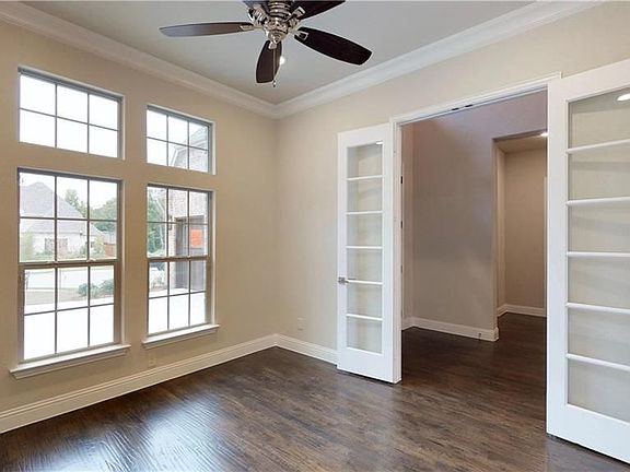 5th image of 610 Oak Grove Ln