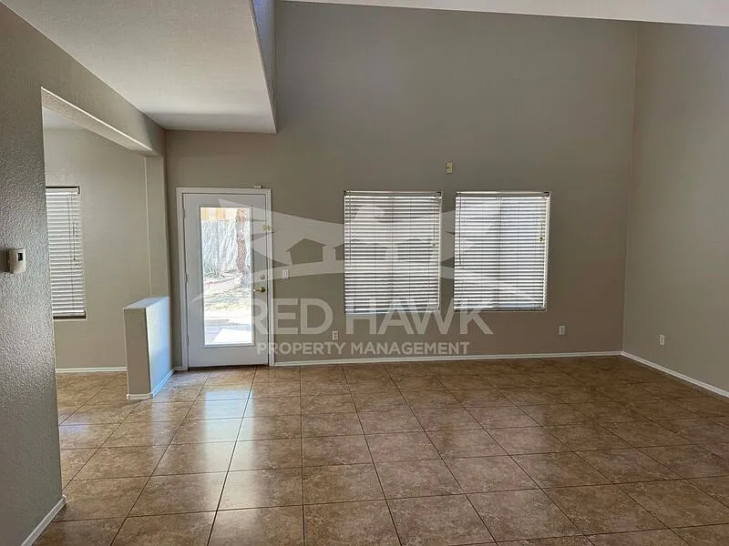 4 bed, 2.5 bath, 1982 sqft, $2,100 — Photo 3