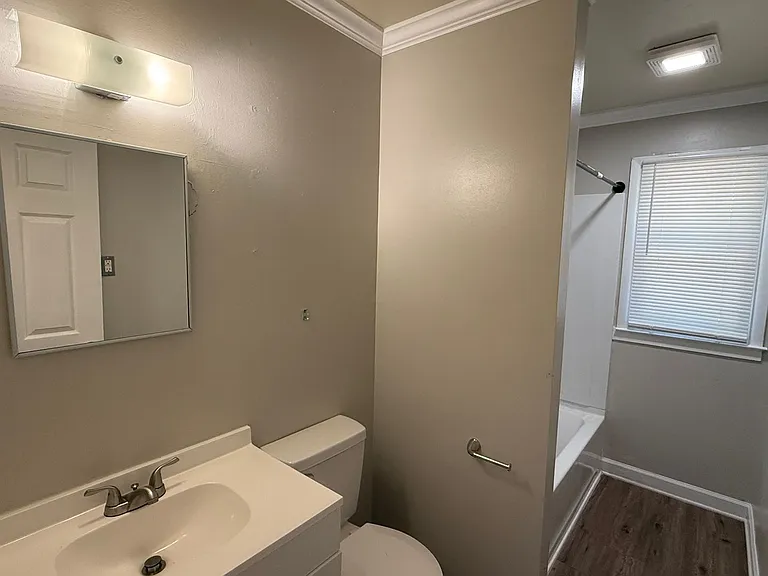 807 E 4th Ave — Photo 11