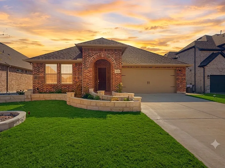 3111 Northpoint Dr — Photo 1