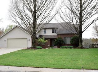 460 Oakbrook Dr, Columbus, IN 47201