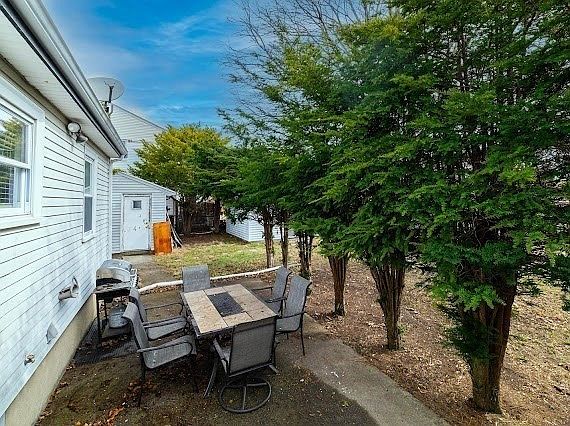 3rd image of 65 Gore Rd