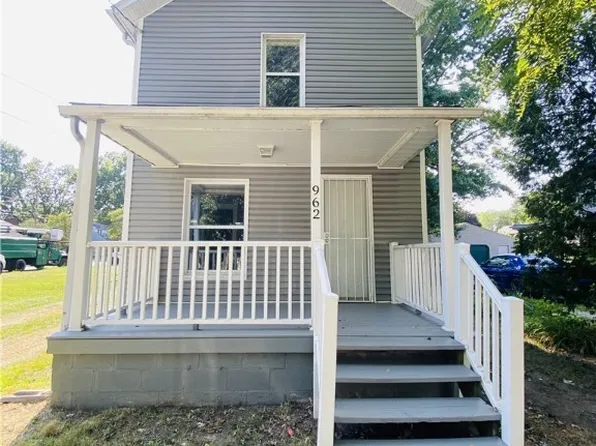 962 Clement St, Akron, OH 44306
