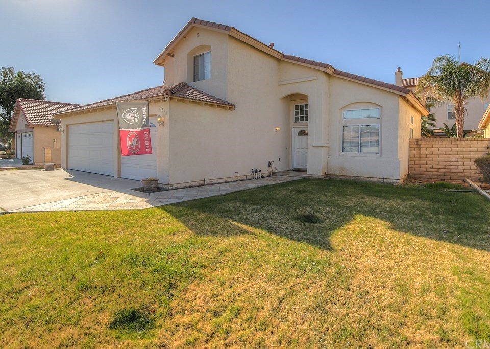 1st image of 15615 Isleta Ln