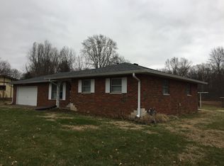 303 Bauer Ln, Maryville, IL