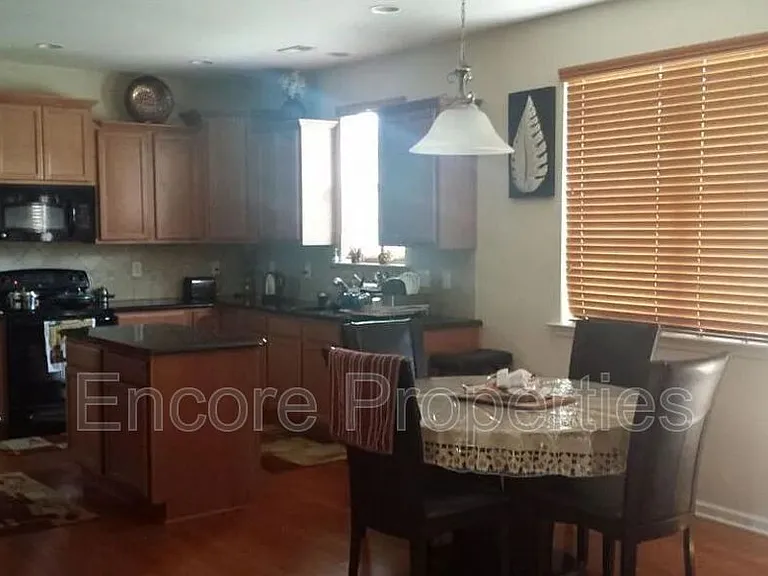 1040 Pueblo Ridge Pl — Photo 7