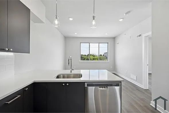1336 S Harmony St — Photo 9