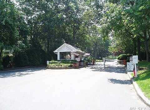 2nd image of 322 Woodland Ct