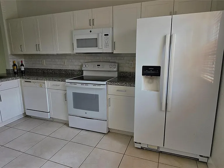 5670 NW 116th Ave #220 — Photo 2