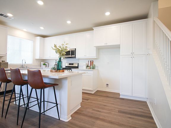 5th image of 5550 Seville Dr