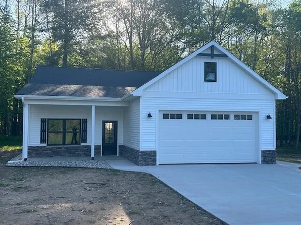 7586 Regency Ln, Stanwood, MI 49346