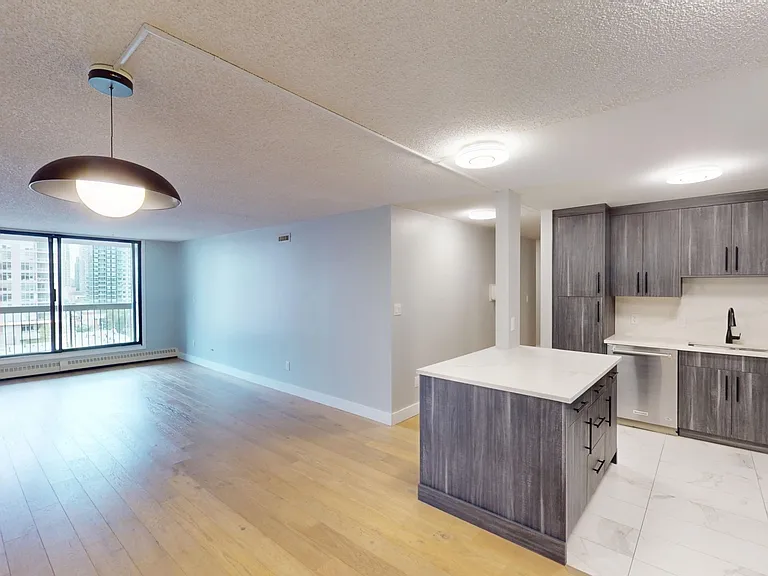 1001 13th Ave SW #940 — Photo 2