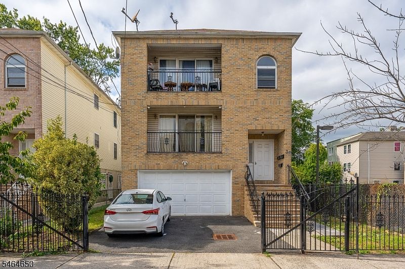 1st image of 39 Wainwright St
