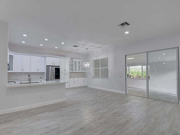 5th image of 7381 Forest Park Way