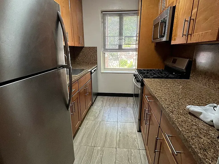 185-19 64th Ave #3B — Photo 2