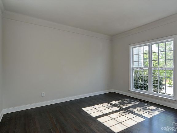 4th image of 176 Riverfront Pkwy #205