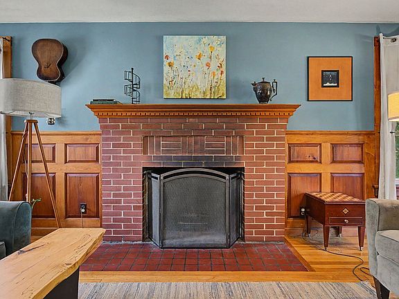 5th image of 66 Glendale St