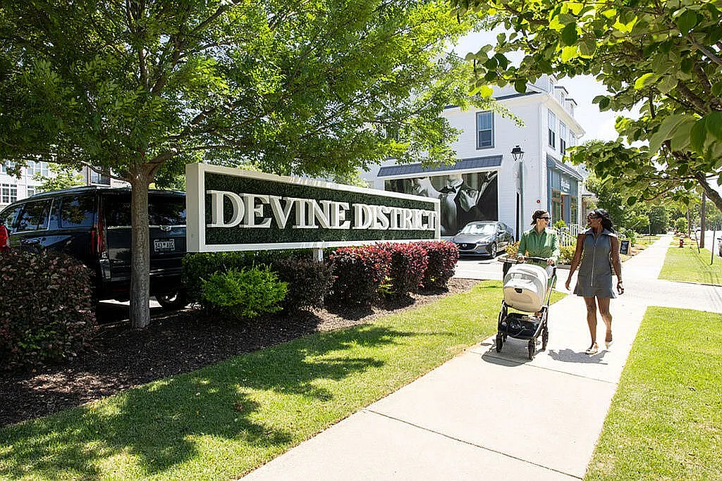 Devine District — Photo 2
