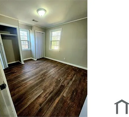 490 Hall St — Photo 9