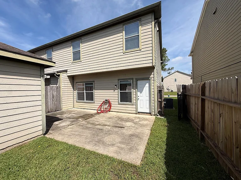 2114 Village Crossing Trl — Photo 16