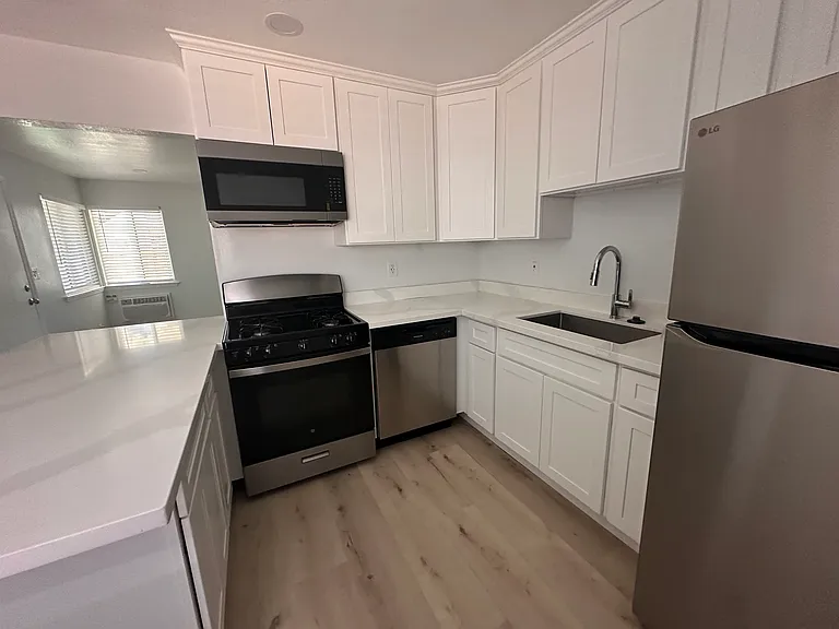 1350 Warburton Ave #2 — Photo 6