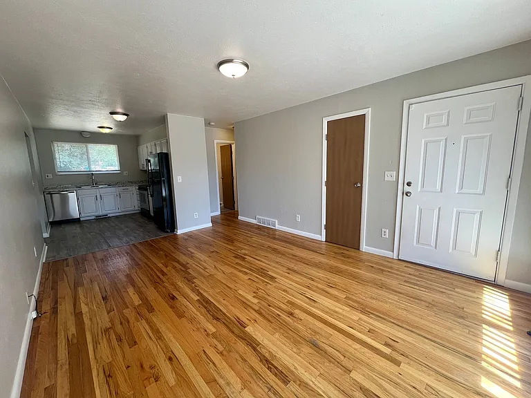 ** Move in Special** Spacious 3 bedroom, 1 bath Lakewood duplex with fenced in backyard available! — Photo 6