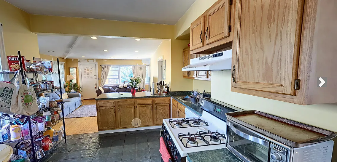 5 bed, 9999 sqft, $4,700 — Photo 3