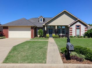 3 Bridlewood Dr, Texarkana, TX 75503