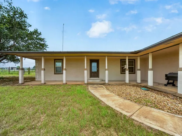 4044 W Fm 476, Poteet, TX 78065