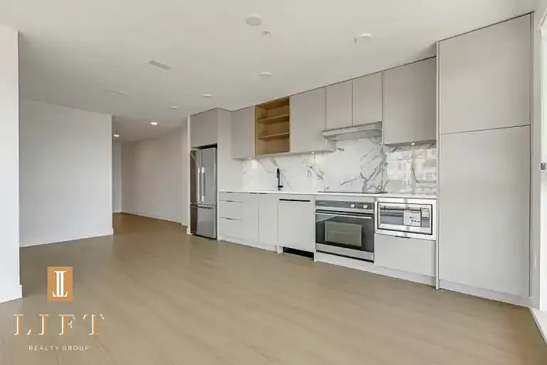 422 E 3rd St #401 — Photo 6
