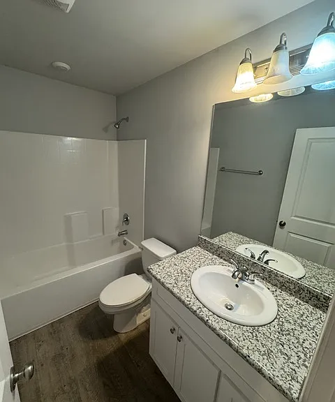 649 Iona St — Photo 8