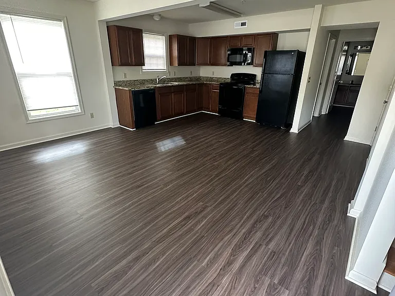 109 Willowtree Ln #109 — Photo 2