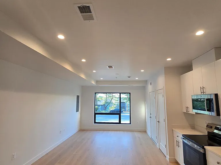 2536 Elvans Rd SE — Photo 4