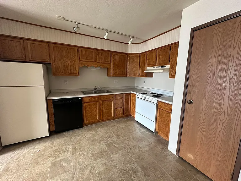 1200 N Point Dr #B5-B8 — Photo 1
