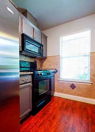5th image of 602 Orchard St