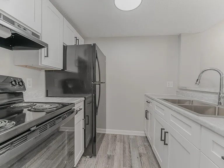 Caswell at Central Avenue — Photo 16