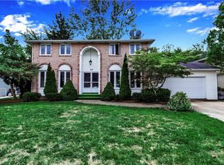 230 Fareway Ln, Grand Island, NY 14072