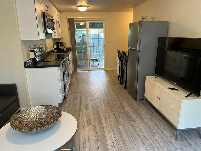 39 W 25th Ave — Photo 3