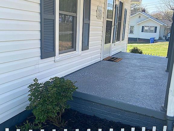 2nd image of 220 Maryland St