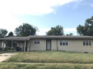 6633 SW Fairdale Dr, Topeka, KS 66619