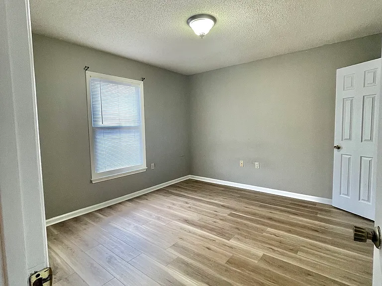 230 Lanier Dr — Photo 9