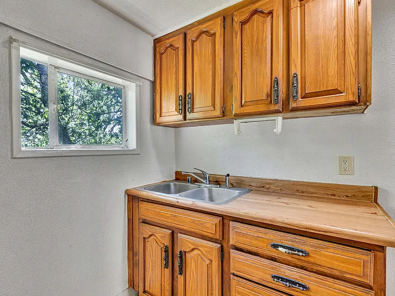 617 Manitou Ave — Photo 26