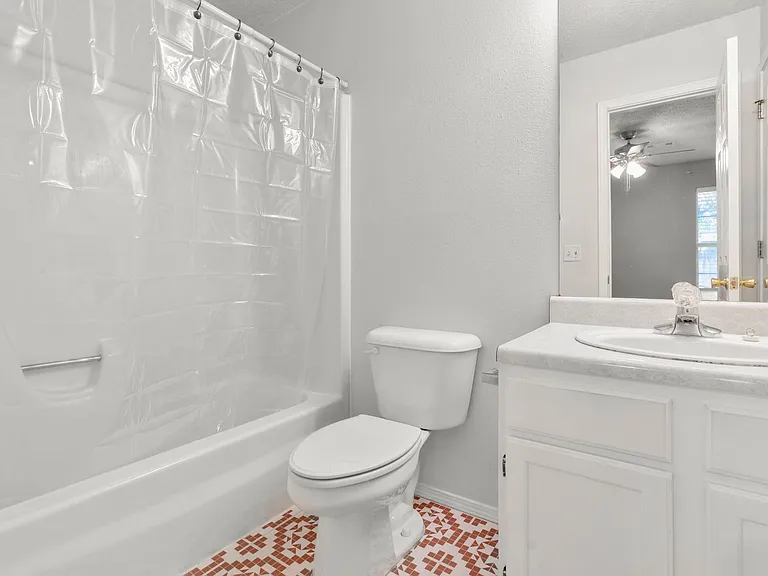 1511 N Greenleaf Dr — Photo 15