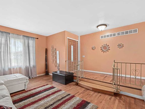 4th image of 5941 Sir Edward Ct