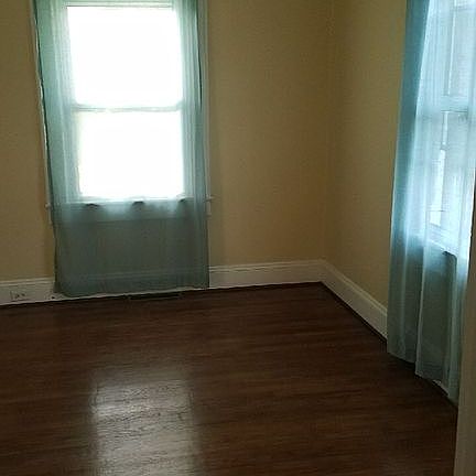 4th image of 429 Charlotte St