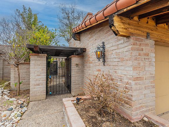 3rd image of 8575 N Calle Tioga